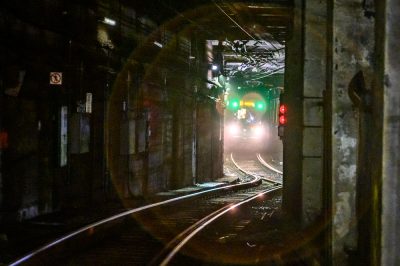 绿线列车驶入肯莫尔站。