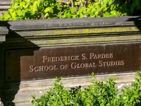 “Frederick S. Pardee全球研究学院”的牌匾