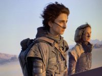 Timothée查拉梅和丽贝卡·弗格森在《沙丘》中。